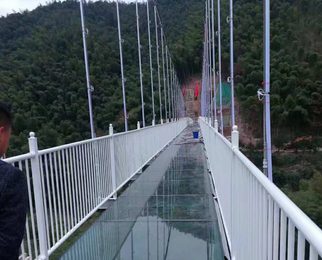 玻璃吊橋